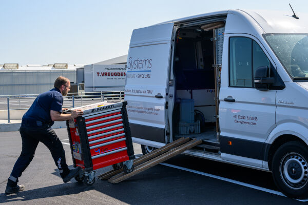 Viscon draagt productpakket Wijderzetvorken over aan Flier Systems