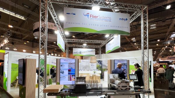 Live demonstratie van de SVS-25 zaaimachine en SPH transplanter bij de Flier Systems stand tijdens IPM Essen.